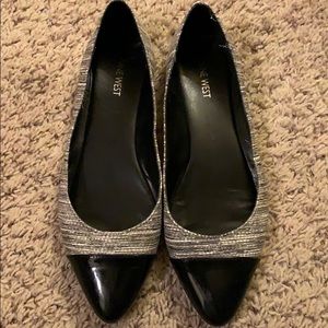Black and White Flats